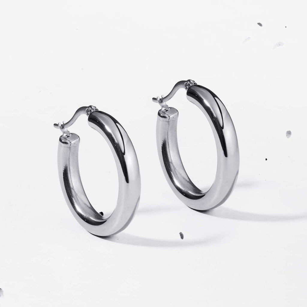 Medium Classic hoop earrings